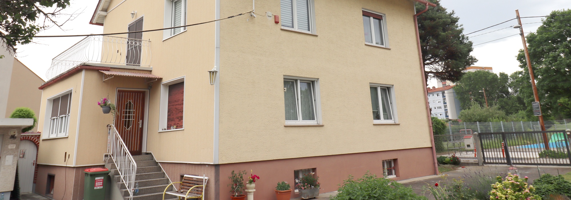 Wohnhaus mit 165 m2 und sehr schönem Garten in ruhiger Sackgasse/Gösting und 1.338 m2 Grund zu verkaufen