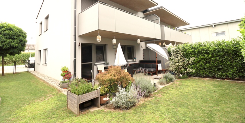 Sehr schöne 2-Zimmerwohnung mit 58 m² und 100 m² Garten plus Carport zu verkaufen